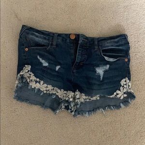 no boundaries demin shorts with lace trim